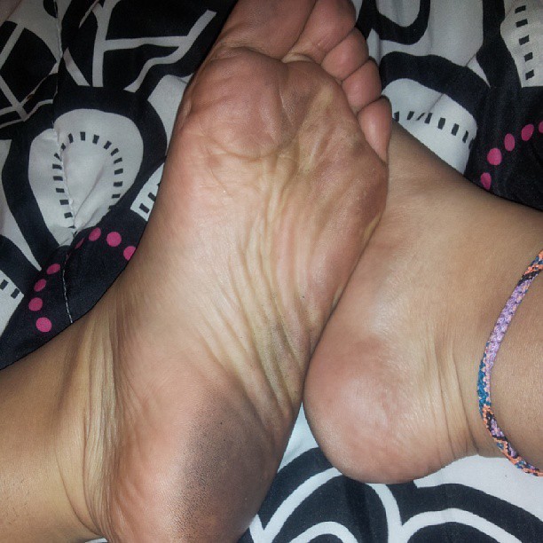 yogeeniggah:  My nasty dirty feet lol 
