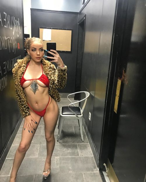 stripper-locker-room:  https://www.instagram.com/iceboxjade/