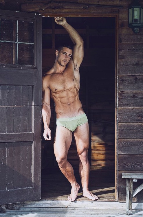fuckyeahmalefeet:  ≡