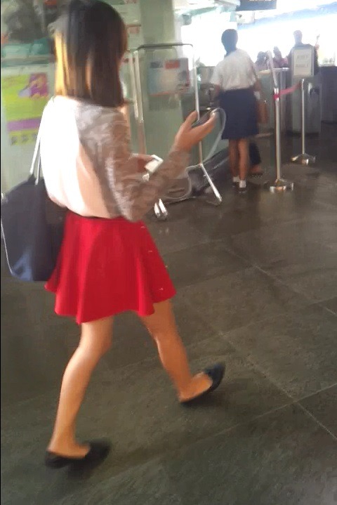 sgstreetsnipe: Innocent SYT in red flare skirt, oblivious even when I took up position opposite her 