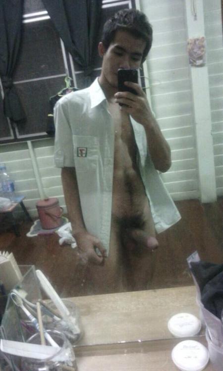 assman-69: sghard: jayfaris89: rahiqamimblog: chill-lah: He says: “I work in 7-11 and I like that if