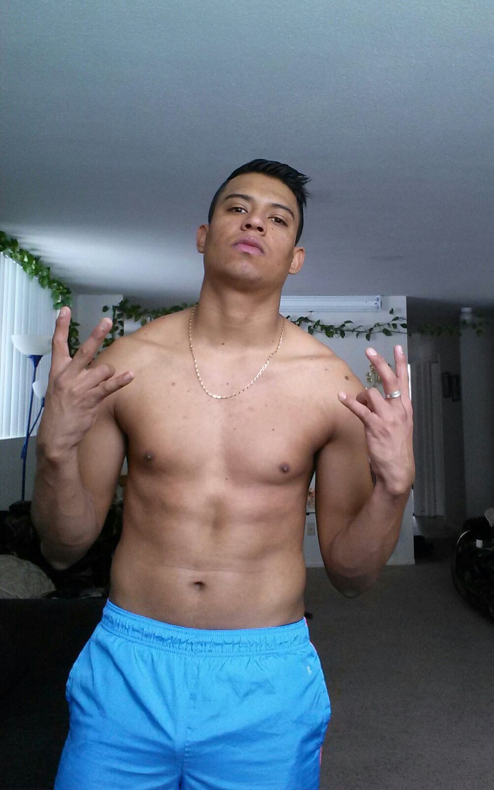 guysexting:  This 23yo absolutely loves to sext &amp; show off his goods! Kinda