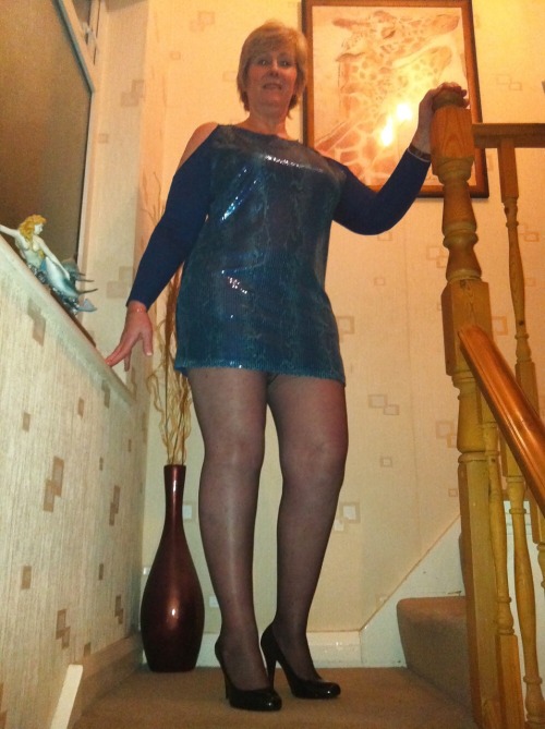 vroom23:karensexymilf:  Trish shaved and ready to party.  How do I get into magazines.  Gorgeous Karen 