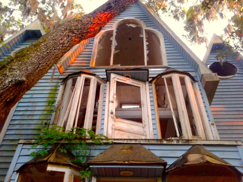 More pictures of the abandoned child-sized victorian house in Brooksville.
