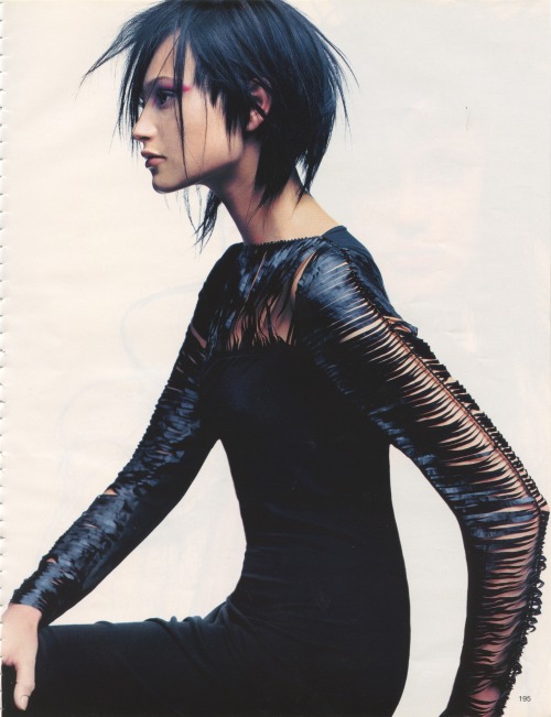 XXX schu-schu:  2000s_fashion_editorial_fotografie_david_thompson_vogue_april_2000_dress_maurizio_galante photo