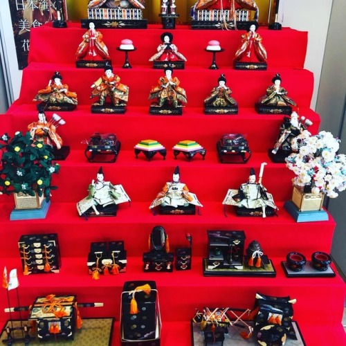 Happy Doll Festival Day! March 3rd is the day for Hina Matsuri, or “doll festival.” It is traditiona