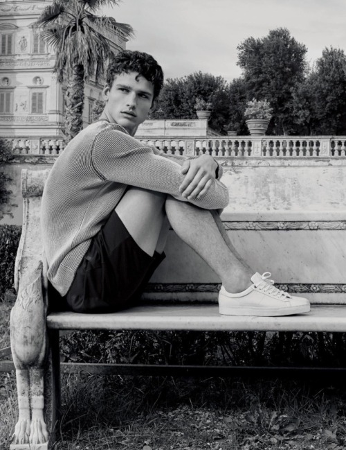 SIMON NESSMAN MODELS CASUAL SPRING FASHIONS FOR NUMÉRO HOMME