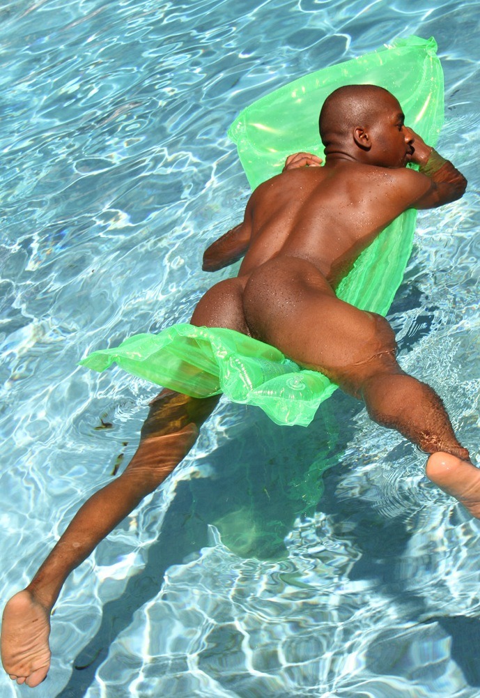 beautifulblackmenfromphilly:  damnthatshytshot:  Ohhhh yea!  that need a tonguehttp://beautifulblackmenfromphilly.tumblr.com/