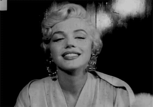 dreamsinmyhands:  She gave the most glamorous kisses in the world.