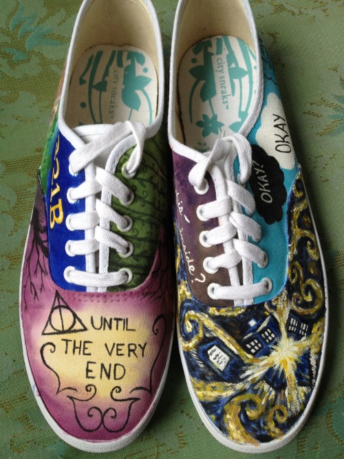 aroundtheworldinabluebox:detectivesanddoctors:heliumtaxihometome:The coolest pair of shoes I’v