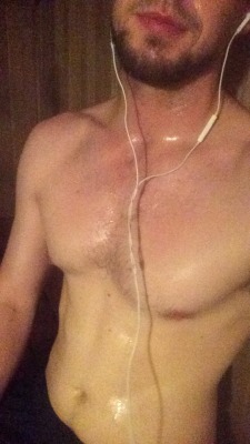 late-nightdesires: Me in the sauna  Like/reblog