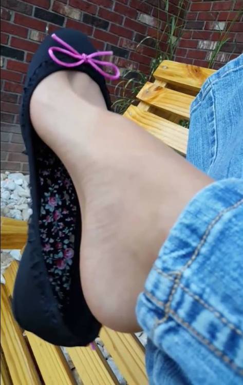 ilovehose41:nylonfeetfap:♥ feet ♥ nylons ♥ toes ♥ legs ♥ soles ♥ heels ♥ hut ♥ footwear ☆☆☆ If you l