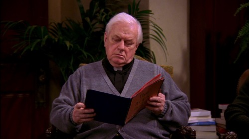 Everybody Loves Raymond (TV Series) - S6/E1 ‘The Angry Family’ (2001), Charles Durning as Father Hub