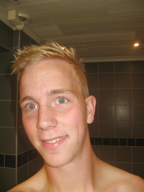 ...AND YET ANOTHER UNNECESSARY GAY NUDITY BLOG