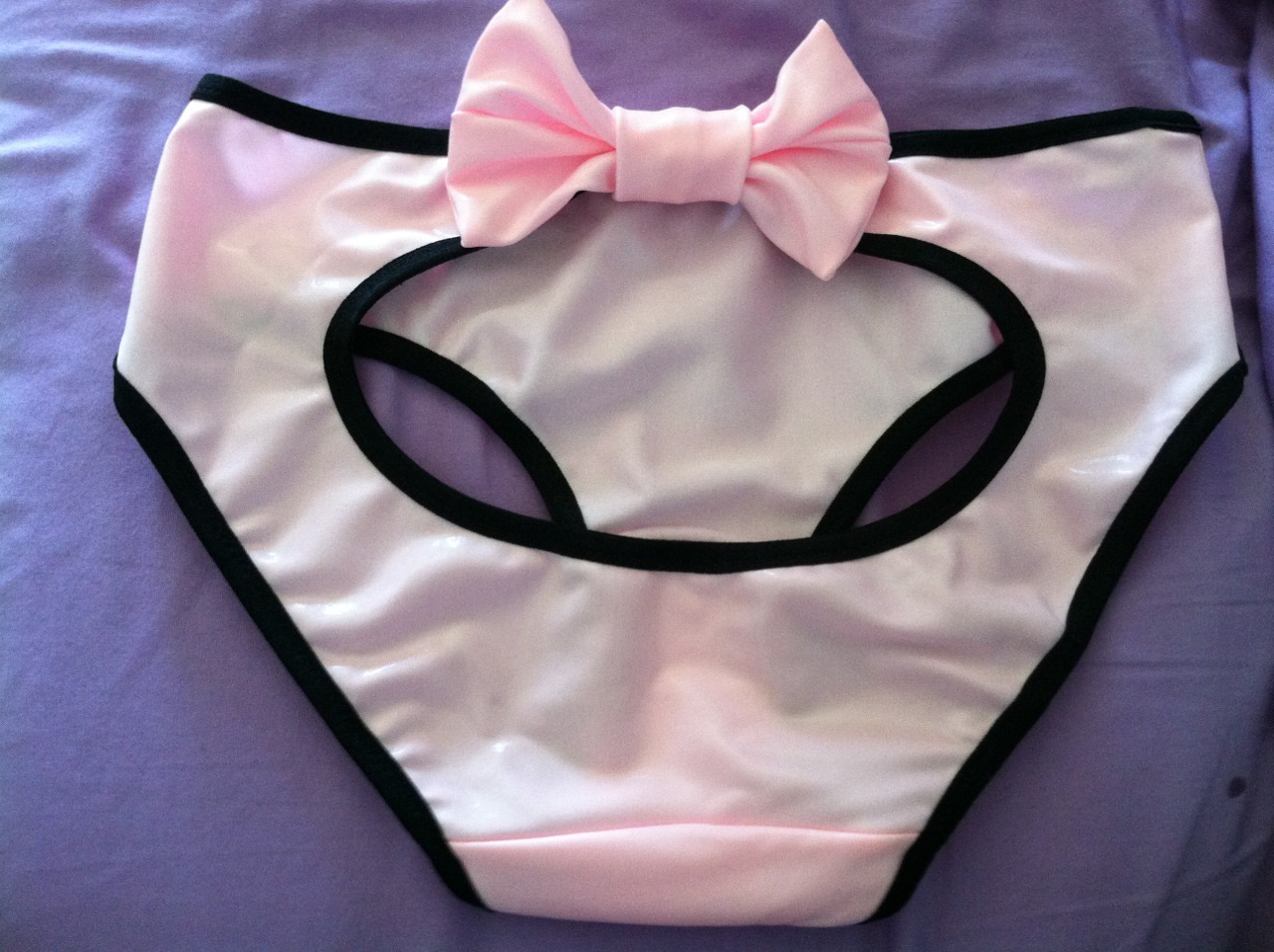 masterofmindbodyandsoul:  naked-yogi:  Still the cutest panties I own.  So cute.