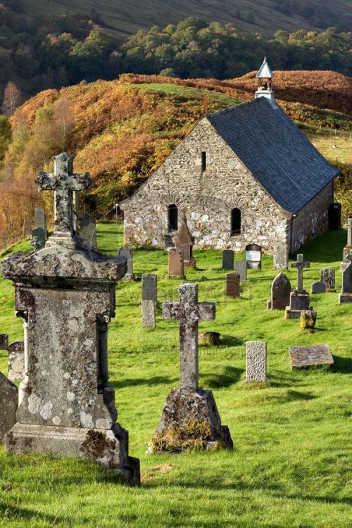 Then I awake and look around me, at the four grey walls that surround meand I realize, yes, I was only dreaming.For there’s a guard and there’s a sad old padre -arm in arm we’ll walk at daybreak.Again I touch the green, green grass of
