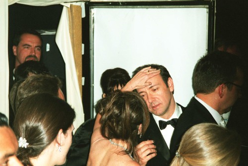chasingspacey:   Kevin Spacey backstage after winning his Oscar for American Beauty. He recalls the room spinning and presenter Dianne Wiest telling him to “just breathe.”  