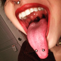 scarybabe:  I have a really long tongue…