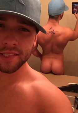 brentwalker092:  bigfatmalebutts:  Cutie with a booty   :)