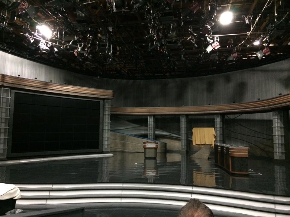 karenkavett:  superpunch2:  The Jeopardy set turned off.  Woahhhh 