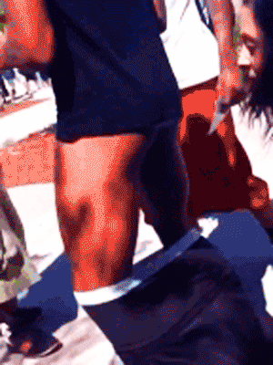 loveblkmen:  jukadiie: CAUGHT U SLIPPIN BRUH…  Dude with the dreads tried to sneak a peek! Yes he did! 