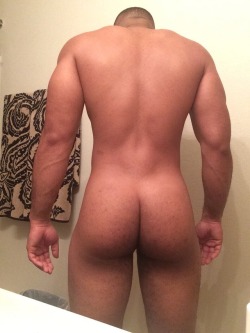 asskingz:  Reblog to eat! 👅🍑😜😝😛