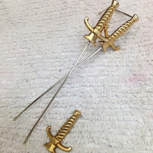 snootyfoxfashion:Dagger Earring from MamaWolfMercantile