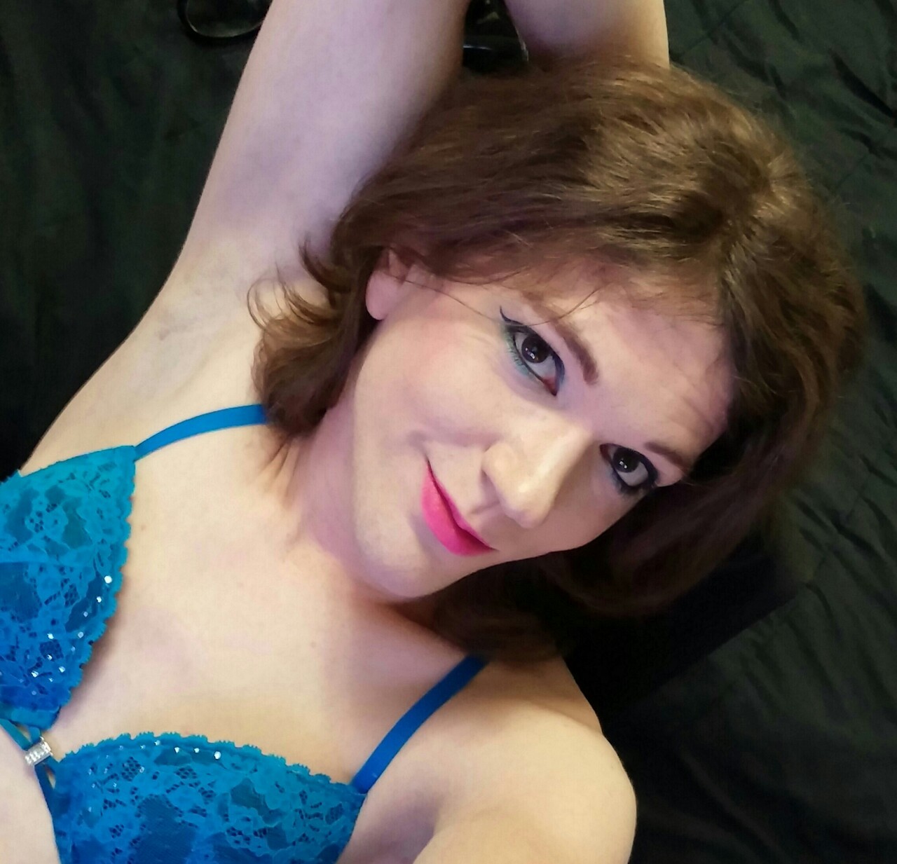 jeanettecd:  victoriababycd:  Did my makeup to match my bra haha.    And you come