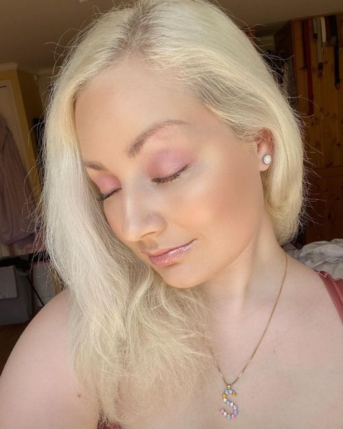 Eyeshadows: Radiate and Self Love Rose Quartz palette @hudabeautyLips: Angelic Lip Strobe @hudabea