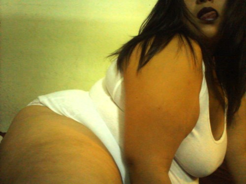 fortheloveofmyjasu:  theinfamouschubbykitten:  Lady in White.   ~ Rainbow