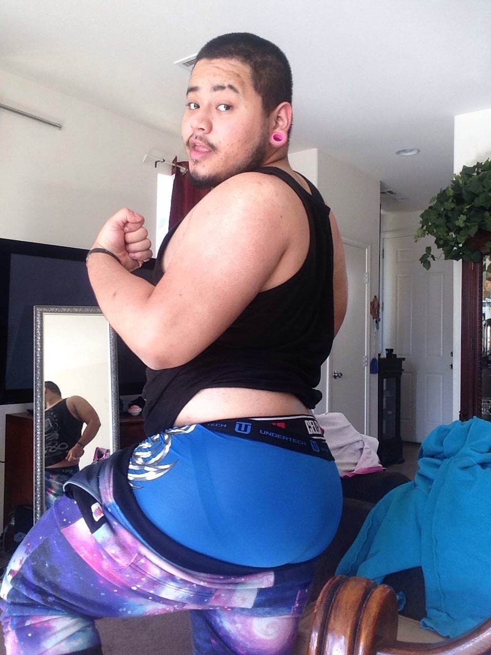 930nando:  tangl3dli3s:  chologlitter:  Im kawaii  dat ass is perfect also i have