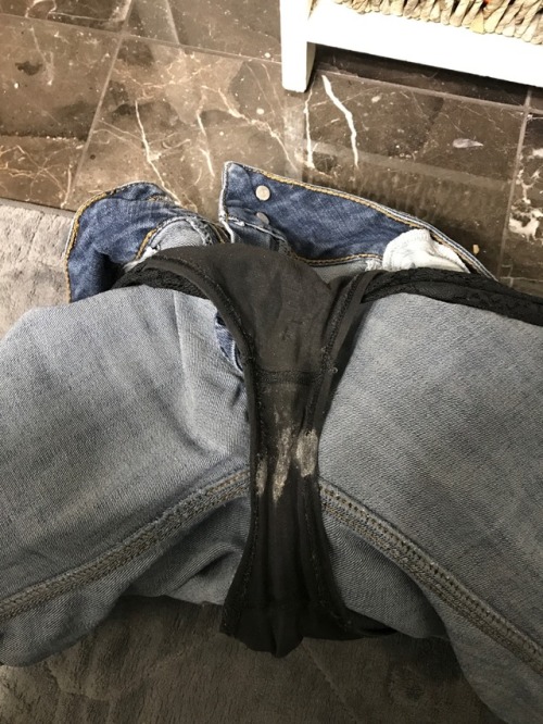lanassarain: My Fresh panties in my jeans for the day.