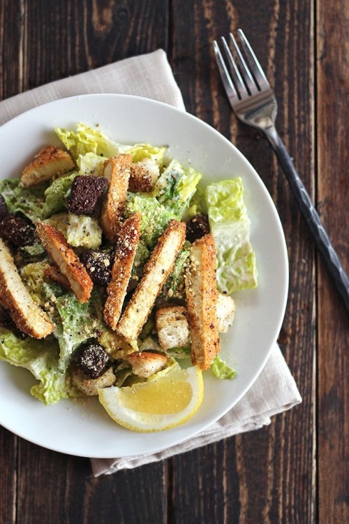 Vegan Crispy Chick'n Caesar Salad - ilovevegan.comCrisp romaine lettuce coated in a garlick-y Caesar