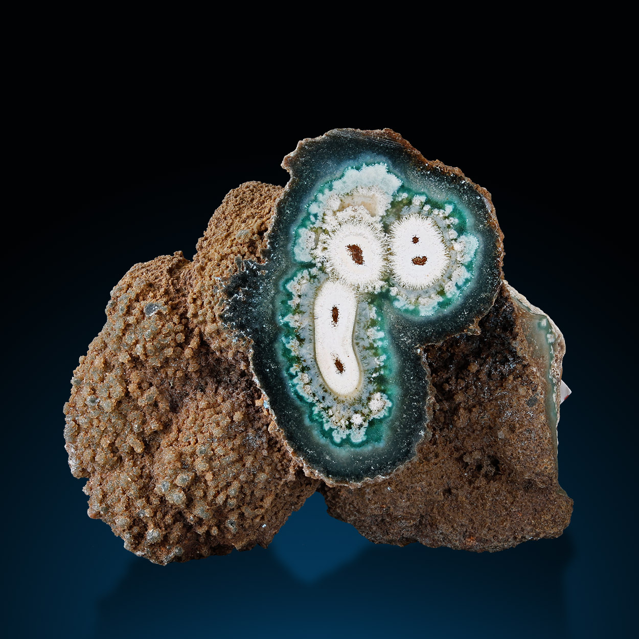 bijoux-et-mineraux:  Agate - Iraí, Rio Grande do Sul, BrazilA very unusual specimen,