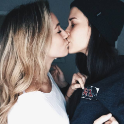 the-inspired-lesbian:  Download HER👭