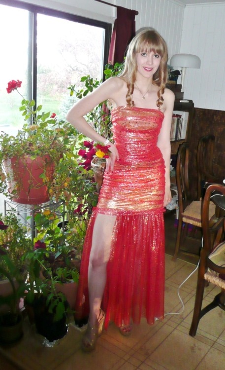 Look Tumblr, it’s my face on prom! I made a dress and curled my hair and had a pleasant evenin