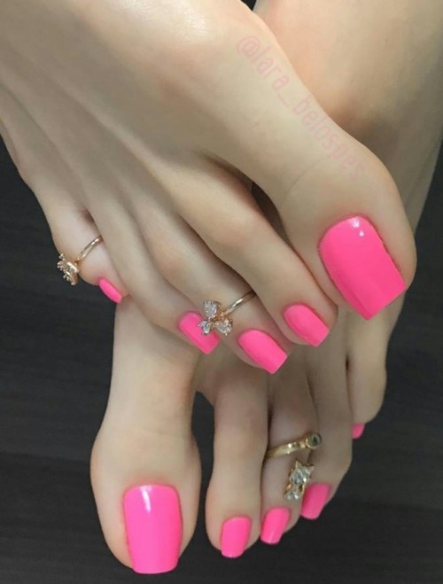 onehornywoman:  I think toe rings add a nice touch for intimate settings. Baby, suck my toes now. 🌸