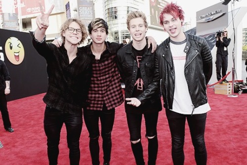 captain-calum: five award shows, one year