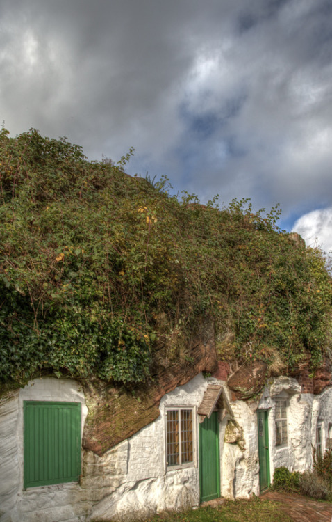 odditiesoflife: The Amazing Medieval “Hobbit” Stone Houses of Staffordshire Welcome to H