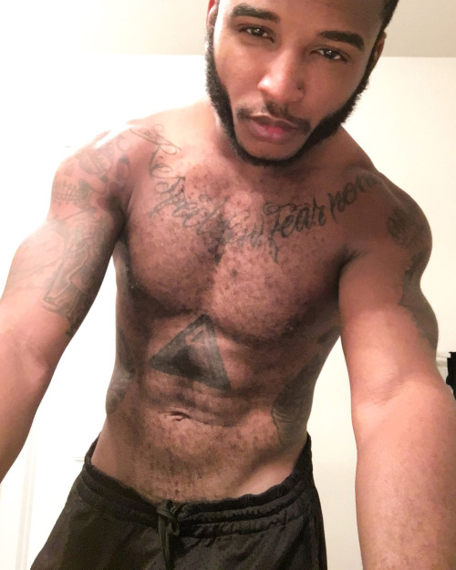 XXX luvphattazz:  Damn he is mad sexy as hell photo