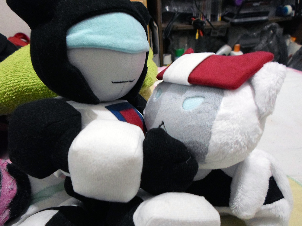 plantmandotexeretired:  Plusbot Jazz loves his kitty, yes.