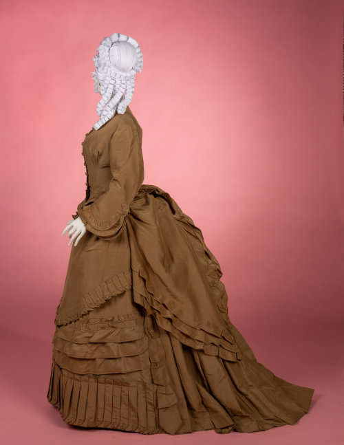 Day dress, 1870′sFrom Hindman