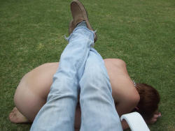 freespank:  imspankee:  Playing outdoor with