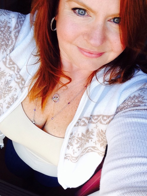 prettylilredhead: Sunny day finally!! ❤️❤️ Nice pictures! Looking good!