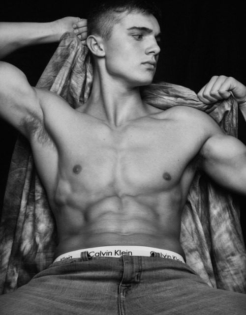 meninvogue:  Freddie Pearson photographed by José Pope
