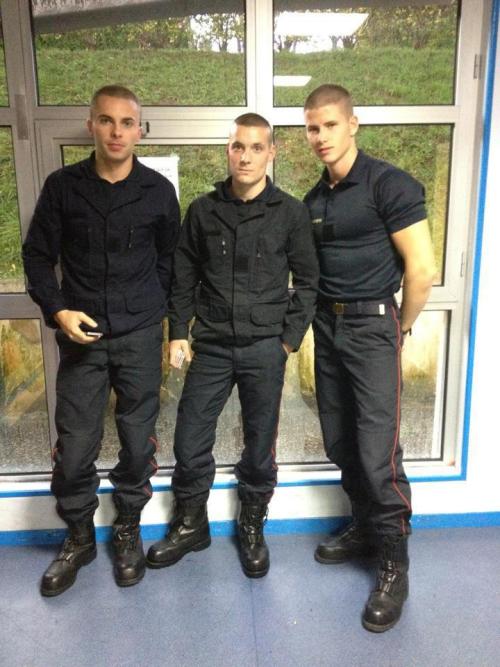 sequelguerrier:  Frenchies! 