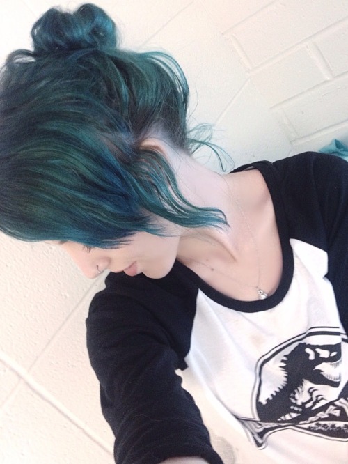 rvnescapegf:  My hair is blue