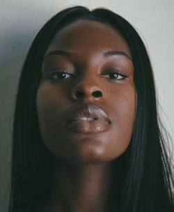 jaiking:  lips-tongues:  BLACK BEAUTY  Follow