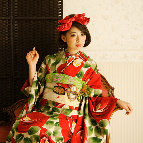 thekimonolady:Rental furisode (long-sleeved women’s kimono) from kimonorental.jp, who offer “cute”, 