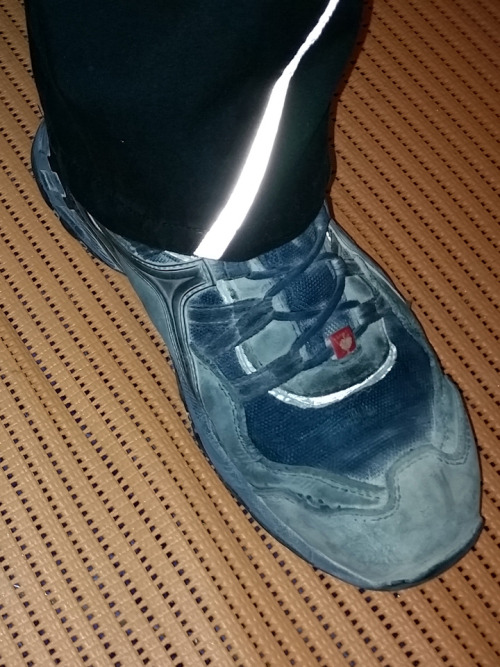 New heavily used ES safety shoes in my collection. Aren´t they hot?